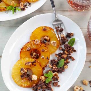 Roasted pineapple with crumble
